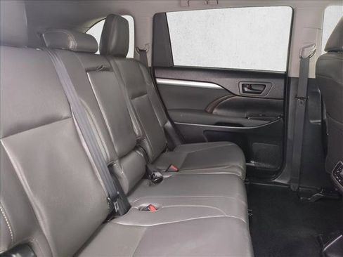 Used 2019 Toyota Highlander LE FWD image 22