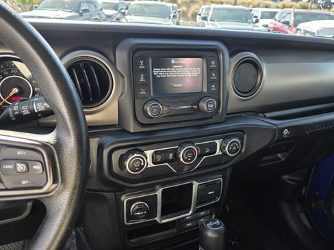 Used 2018 Jeep Wrangler Unlimited Sport AWD/4WD image 19