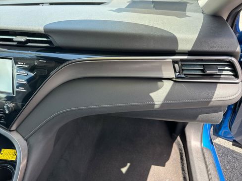 Used 2019 Toyota Camry SE FWD image 13