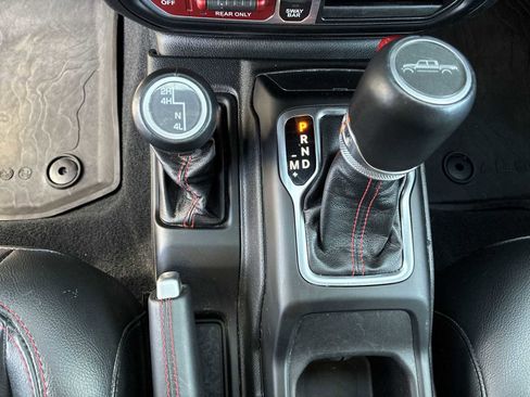 Used 2023 Jeep Gladiator Rubicon w/ Cold Weather Group AWD/4WD image 22