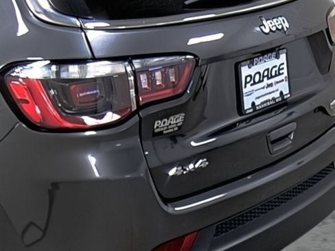 Used 2022 Jeep Compass Latitude w/ Sun and Sound Group AWD/4WD image 10