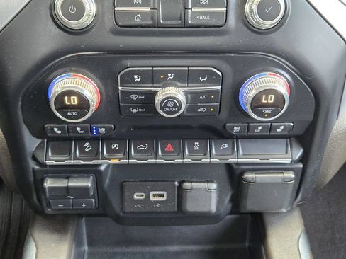 Used 2019 GMC Sierra 1500 SLT w/ SLT Convenience Package AWD/4WD image 16