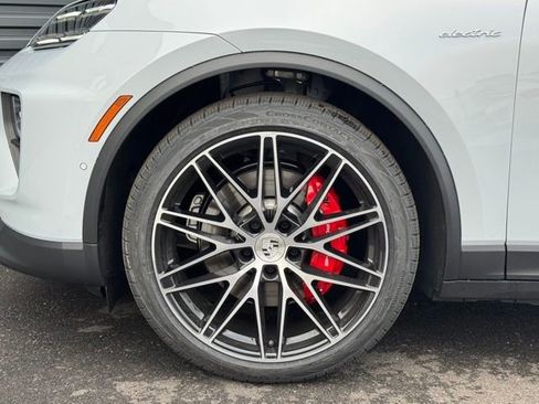 New 2025 Porsche Macan 4S Electric AWD/4WD image 11