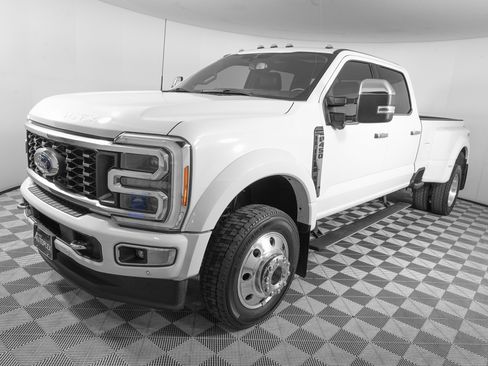 Used 2023 Ford F450 Platinum w/ FX4 Off-Road Package image 9
