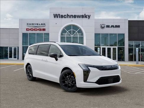 New 2027 Chrysler Pacifica Limited FWD image 5