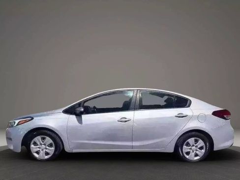Used 2017 Kia Forte LX image 3