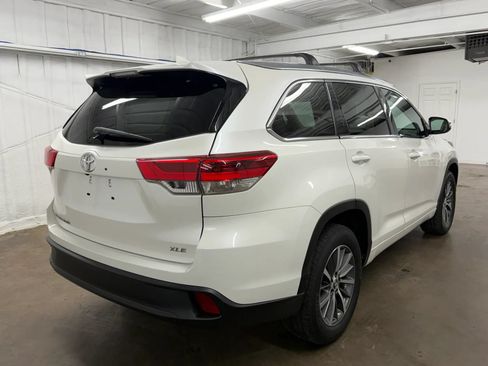 Used 2017 Toyota Highlander XLE FWD image 4