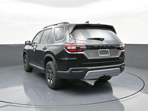 New 2025 Honda Pilot TrailSport image 8
