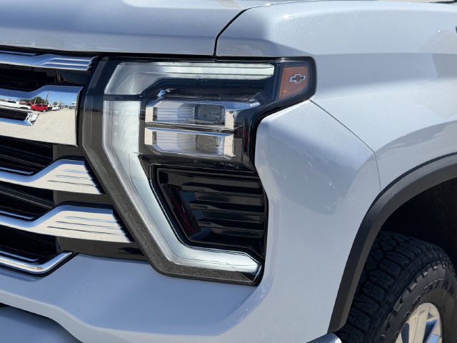 New 2026 Chevrolet Silverado 2500 High Country w/ High Country Premium Package AWD/4WD image 12