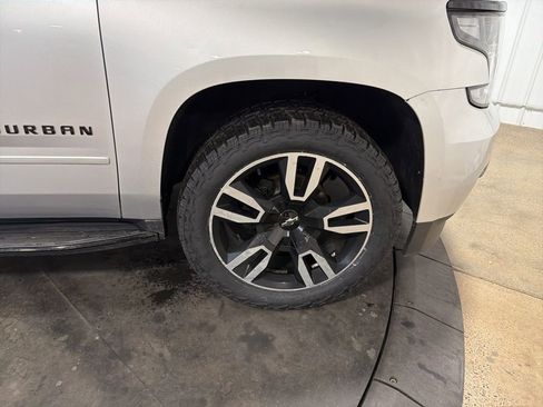 Used 2019 Chevrolet Suburban Premier w/ RST 6.2L Performance Edition image 38