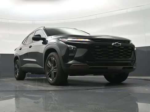 Used 2025 Chevrolet Trax ACTIV w/ Driver Confidence Package FWD image 30
