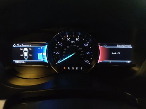 Used 2017 Ford Explorer XLT w/ Equipment Group 202A FWD image 23