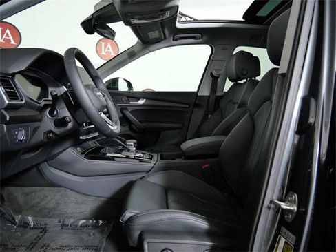 Used 2024 Audi Q5 e Premium Plus w/ Premium Plus Package image 16