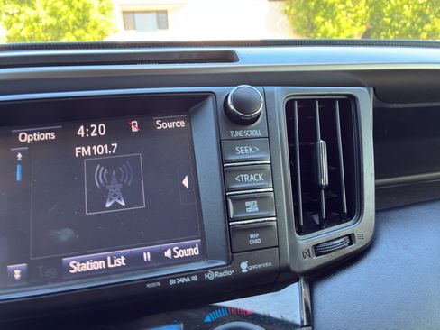 Used 2018 Toyota RAV4 Limited w/ Advanced Technology Package AWD/4WD image 33