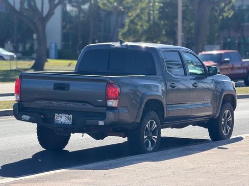 Used 2017 Toyota Tacoma SR AWD/4WD image 5