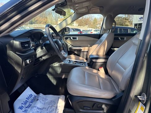 Used 2022 Ford Explorer XLT w/ Equipment Group 202A image 21