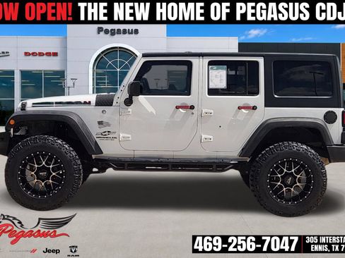 Used 2016 Jeep Wrangler Unlimited Rubicon w/ Connectivity Group AWD/4WD image 3