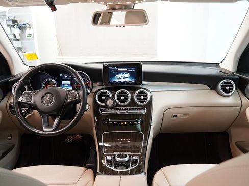 Used 2017 Mercedes-Benz GLC 300 4MATIC image 21