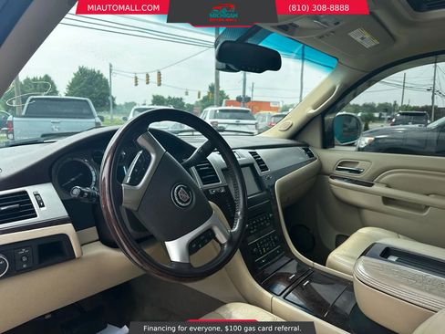Used 2013 Cadillac Escalade Premium image 24