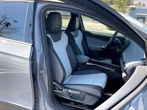 Used 2023 Volkswagen ID.4 Pro RWD image 7