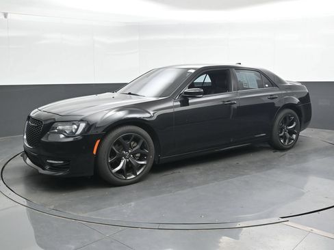Used 2022 Chrysler 300 S RWD image 8