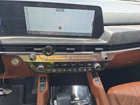Used 2025 Kia Telluride AWD image 11
