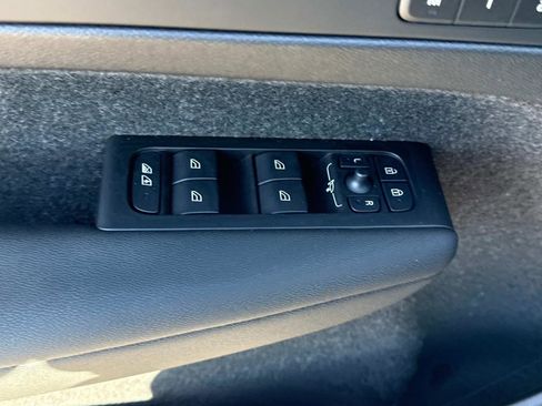 New 2026 Volvo XC40 B5 Ultra w/ Climate Package image 17