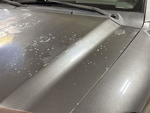 Used 2005 Nissan Titan LE w/ (T01) Tow Pkg image 32