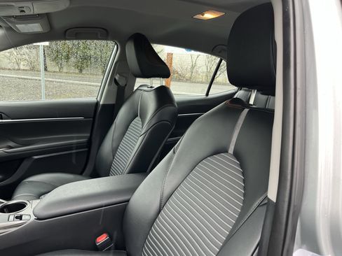 Used 2024 Toyota Camry SE image 16