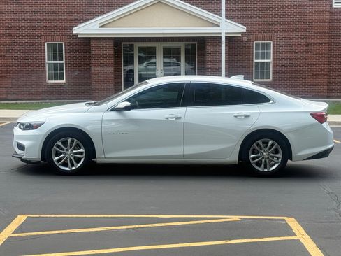 Used 2017 Chevrolet Malibu LT FWD image 7