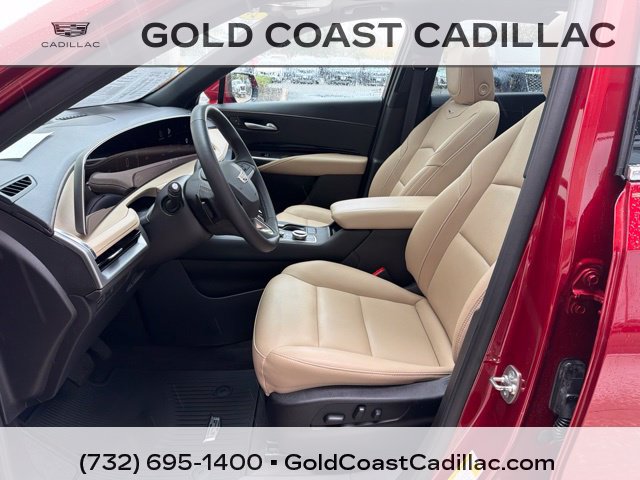 Used 2024 Cadillac XT4 Luxury w/ Cold Weather Package AWD/4WD image 16