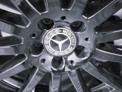 Used 2023 Mercedes-Benz GLB 250 4MATIC image 8