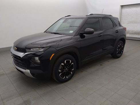 Used 2021 Chevrolet TrailBlazer LT w/ Convenience Package FWD image 2