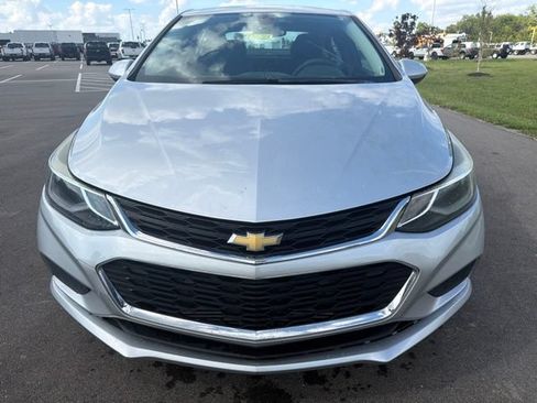 Used 2017 Chevrolet Cruze LT FWD image 3