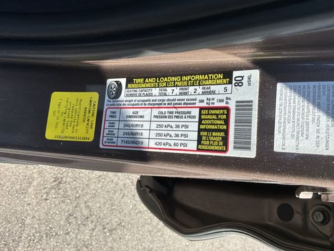 Used 2019 Toyota Highlander XLE FWD image 35