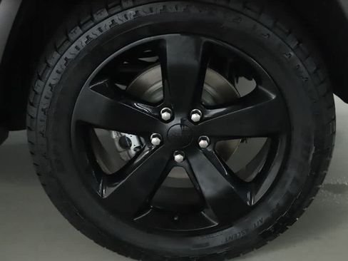 Used 2014 Jeep Grand Cherokee Altitude AWD/4WD image 38