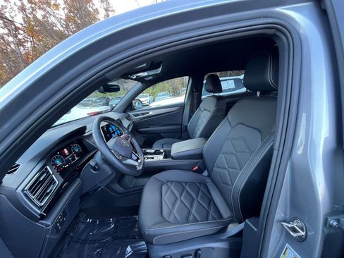 Used 2025 Volkswagen Atlas Cross Sport SE image 23
