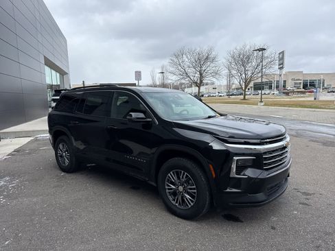 Used 2024 Chevrolet Traverse LT image 4