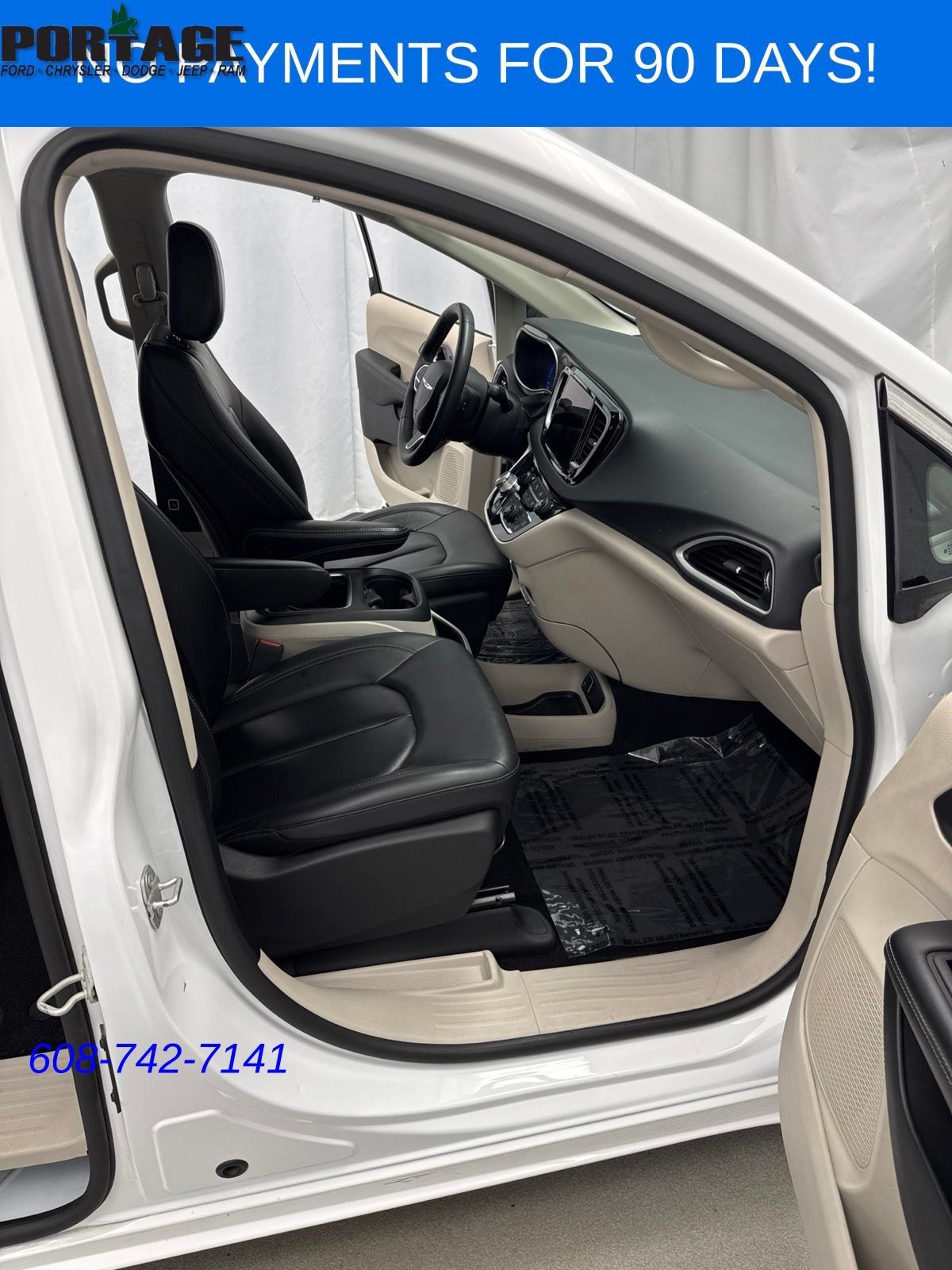 Used 2024 Chrysler Pacifica Touring-L FWD image 22
