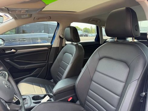 Used 2024 Volkswagen Jetta SE FWD image 16
