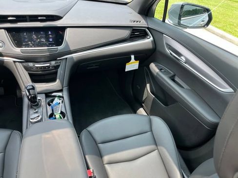Used 2025 Cadillac XT6 Luxury FWD image 31