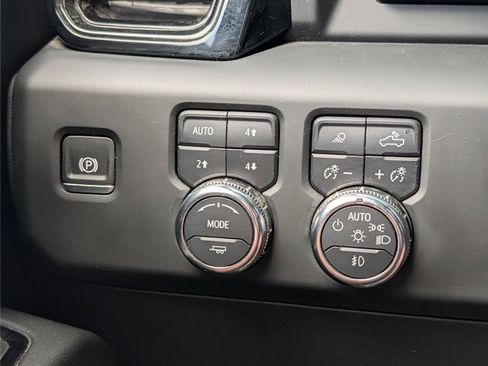 Used 2024 GMC Sierra 2500 AT4 w/ Technology Package AWD/4WD image 30