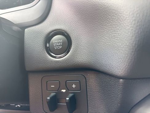 Used 2025 Toyota Tundra Limited AWD/4WD image 20