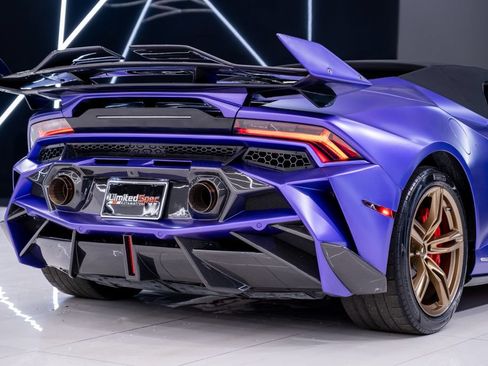 Used 2021 Lamborghini Huracan EVO RWD image 21