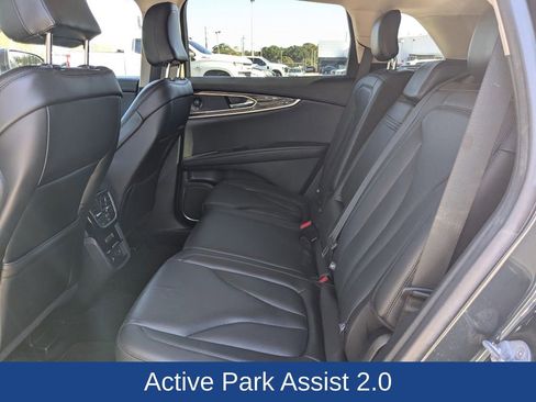 Used 2022 Lincoln Nautilus Reserve w/ Equipment Group 201A image 11