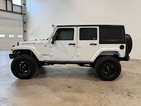 Used 2015 Jeep Wrangler Unlimited Rubicon w/ Connectivity Group AWD/4WD image 11