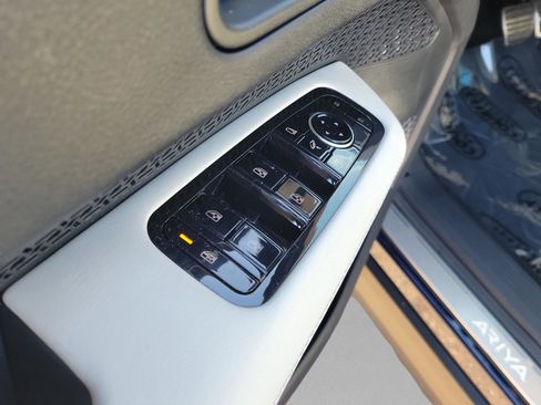 Used 2023 Nissan Ariya FWD image 14