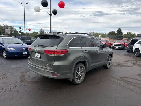 Used 2017 Toyota Highlander XLE w/ Carpet Mat Package AWD/4WD image 8