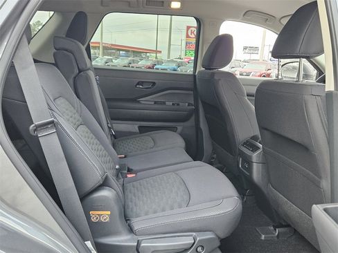 New 2025 Nissan Pathfinder SV image 15