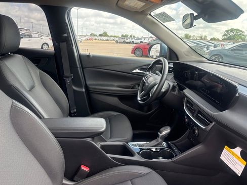 Used 2024 Buick Encore GX Preferred FWD image 28